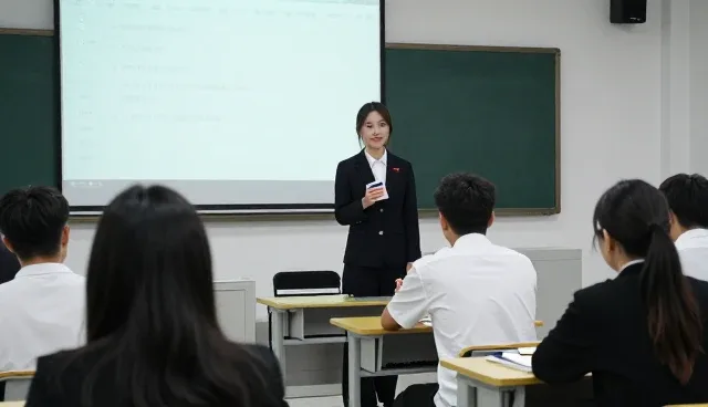 考试辅导选型关注点：教师发展与课程设计的取舍